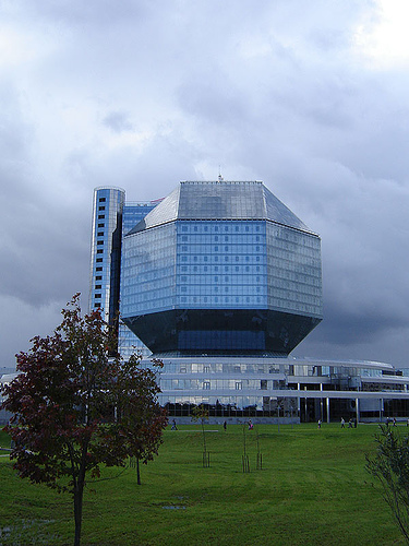 Illustration for article titled Buildings That Look Like Famous Spaceships: A Gallery